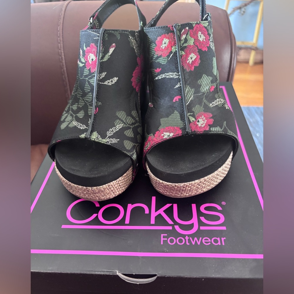 Corey’s’ wedges
Black/Red floral
